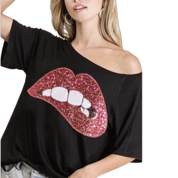 Sequined Lips Loose Fit Top in Black - Picture 2 of 8